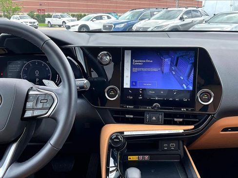 Used 2025 Lexus NX 250 FWD w/ Accessory Package (Z1) image 7