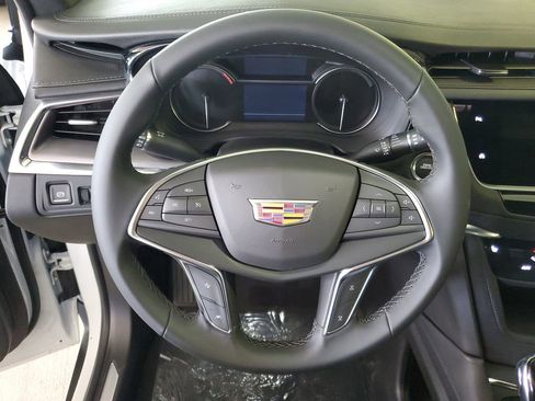 New 2026 Cadillac XT5 Luxury image 17