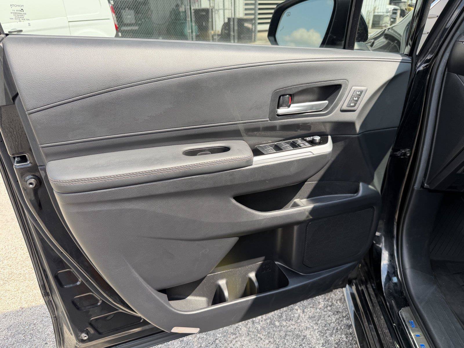 Used 2025 Toyota Sienna Limited AWD/4WD image 12