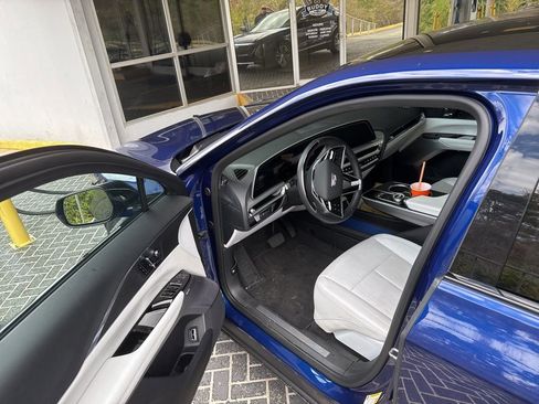 Used 2024 Cadillac Lyriq Luxury image 6