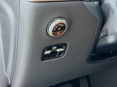 Used 2026 Mercedes-Benz GLC 300 4MATIC image 11