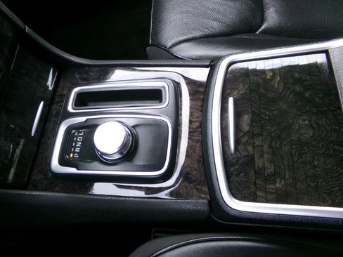 Used 2018 Chrysler 300 Limited image 26