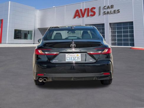 Used 2025 Toyota Camry SE image 7