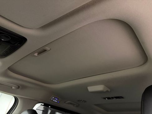 Used 2025 Kia Carnival SX FWD image 36