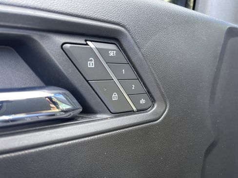 Used 2025 Chevrolet Colorado ZR2 w/ Technology Package image 20