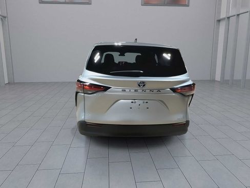 Used 2022 Toyota Sienna LE FWD image 7