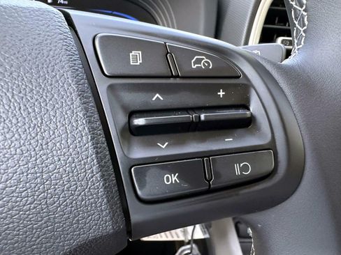 Used 2023 Hyundai Venue SEL FWD image 16