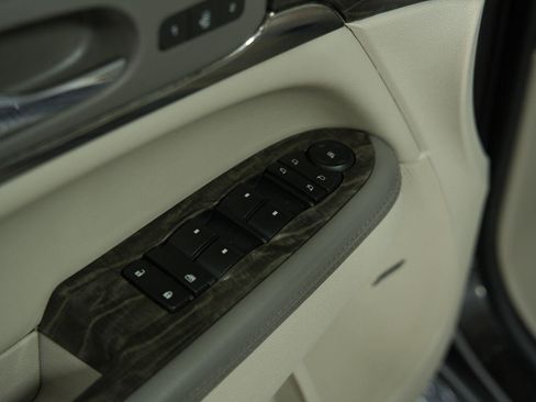 Certified 2014 Buick Enclave Premium FWD image 36