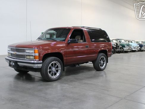 Used 1998 Chevrolet Tahoe 4WD 2-Door w/ Preferred Equipment Group 2 image 5