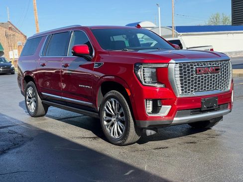 Used 2021 GMC Yukon XL Denali w/ Denali Ultimate Package image 3
