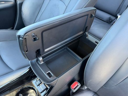 Used 2022 Toyota Prius Prime Limited FWD image 32