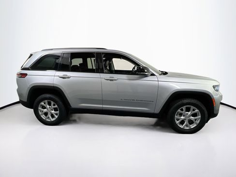 Used 2023 Jeep Grand Cherokee Limited image 4
