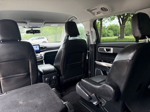 Used 2022 Ford Explorer XLT w/ Equipment Group 202A RWD image 30