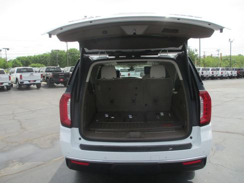 Used 2021 GMC Yukon XL Denali w/ Denali Ultimate Package AWD/4WD image 8