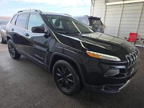 Used 2017 Jeep Cherokee Limited w/ Trailer Tow Group AWD/4WD image 3