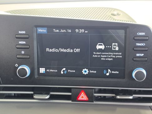 Used 2025 Hyundai Elantra SE FWD image 15