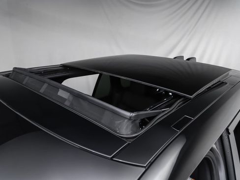 Used 2025 Land Rover Range Rover SE image 5