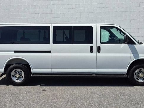 Used 2025 Chevrolet Express 3500 LT w/ LT Preferred Equipment Group RWD image 31