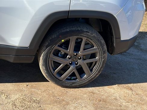 New 2026 Jeep Compass Latitude image 12