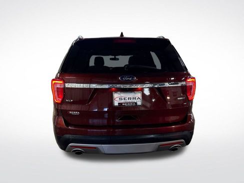 Used 2016 Ford Explorer XLT w/ Equipment Group 202A AWD/4WD image 4