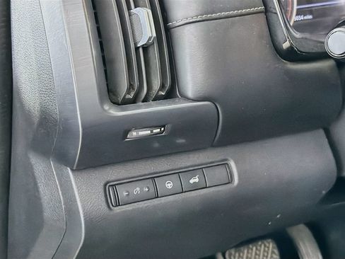 Used 2022 Nissan Pathfinder SL FWD image 13