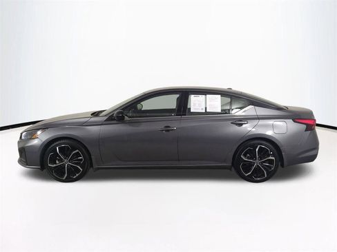 Used 2024 Nissan Altima 2.5 SR image 8