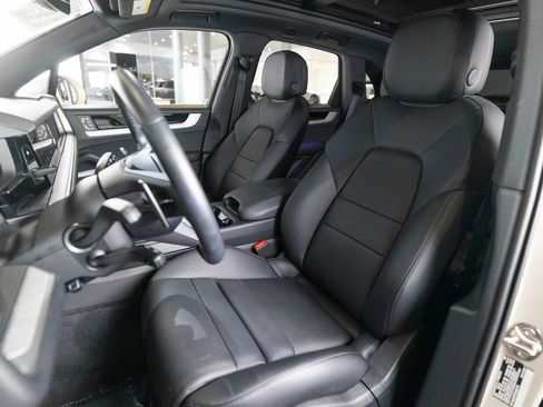 Certified 2026 Porsche Cayenne AWD/4WD image 5