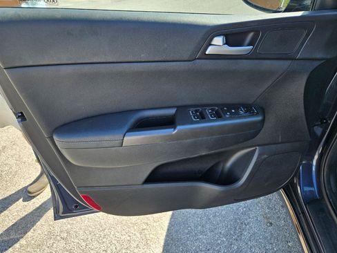 Used 2020 Kia Sportage S w/ S FWD Sunroof Package image 11