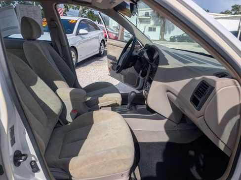 Used 2002 Hyundai Elantra GLS FWD image 13