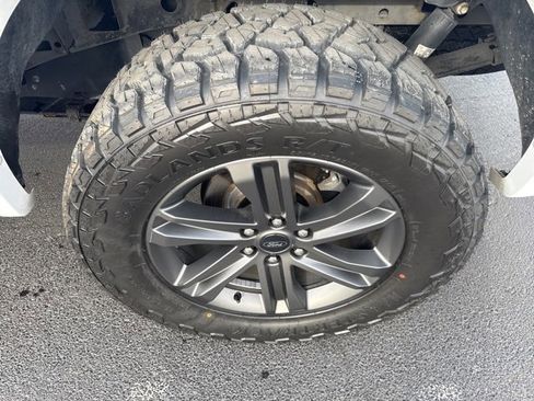 Used 2019 Ford F150 XLT w/ Equipment Group 302A Luxury image 9