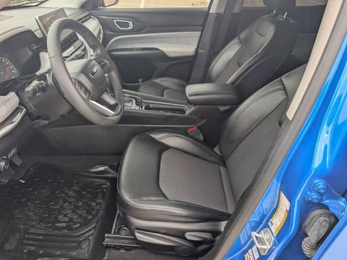 Used 2022 Jeep Compass Latitude FWD image 8