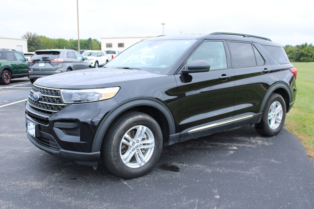 Used 2021 Ford Explorer XLT AWD/4WD image 3