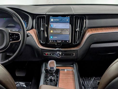 Used 2024 Volvo XC60 B5 Ultimate image 24