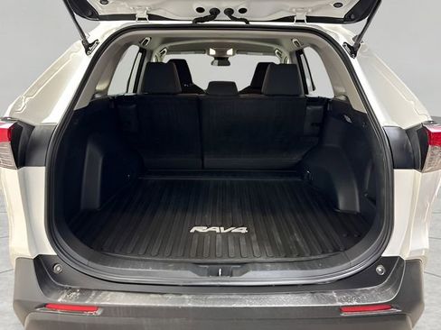 Used 2021 Toyota RAV4 LE image 21