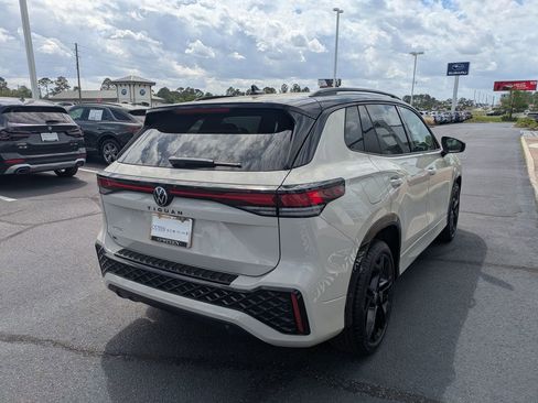 New 2026 Volkswagen Tiguan SE R-Line FWD image 5
