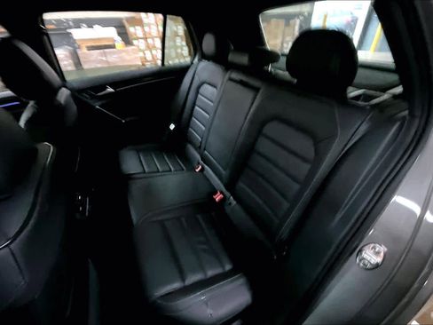 Used 2017 Volkswagen Golf R 4-Door image 28