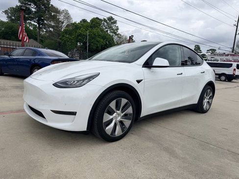 Used 2021 Tesla Model Y Long Range image 8
