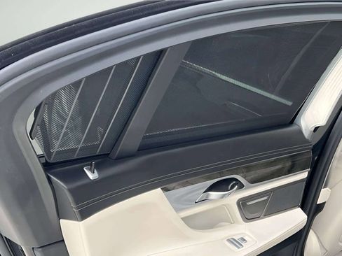 Used 2018 BMW 740e xDrive AWD/4WD image 31