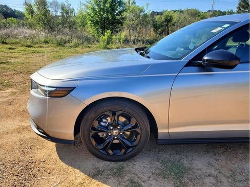 Used 2025 Honda Accord SE image 5