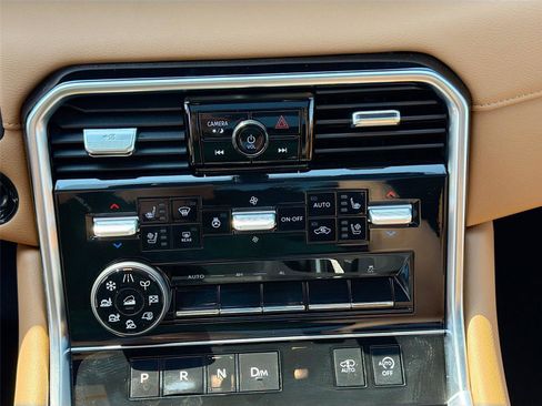 Used 2025 Nissan Armada Platinum Reserve image 18