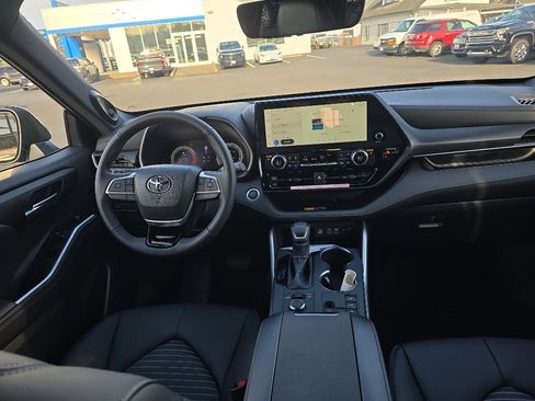 New 2026 Toyota Highlander XSE image 23