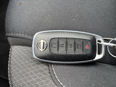 Used 2025 Nissan Pathfinder SV AWD/4WD image 21