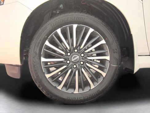 Used 2025 Nissan Armada Platinum Reserve AWD/4WD image 11