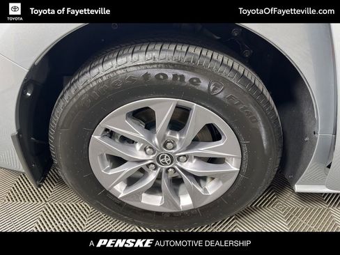 Certified 2025 Toyota Sienna XLE FWD image 16