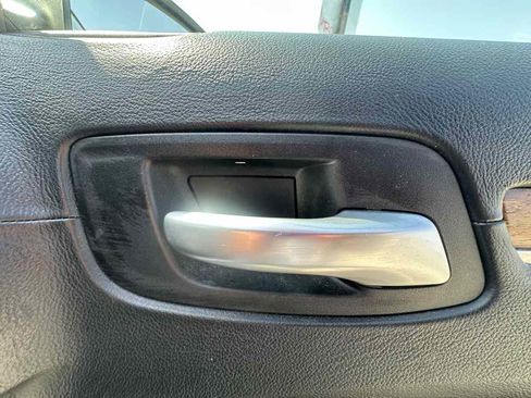 Used 2016 Chrysler 300 C Platinum w/ Safetytec Plus Group image 26