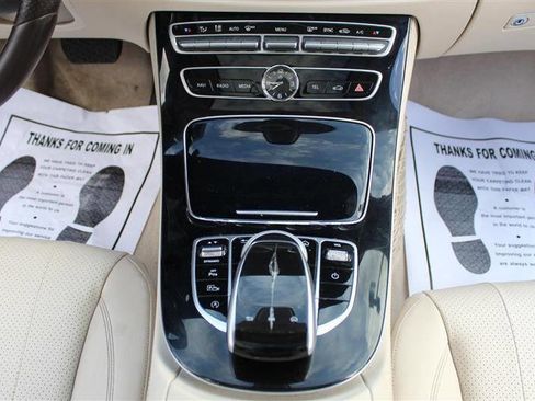 Used 2017 Mercedes-Benz E 300 image 21