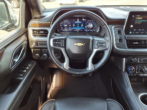 Used 2022 Chevrolet Suburban Premier image 25
