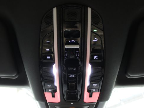 Used 2023 Porsche Cayenne Platinum Edition AWD/4WD image 19