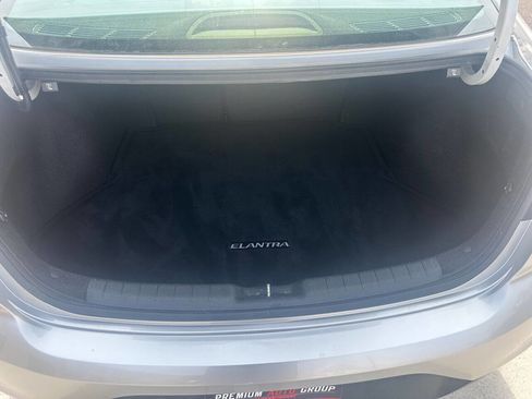 Used 2019 Hyundai Elantra SE image 23