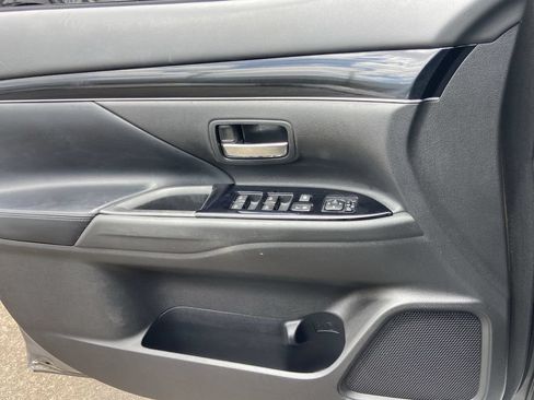 Used 2019 Mitsubishi Outlander LE FWD image 18